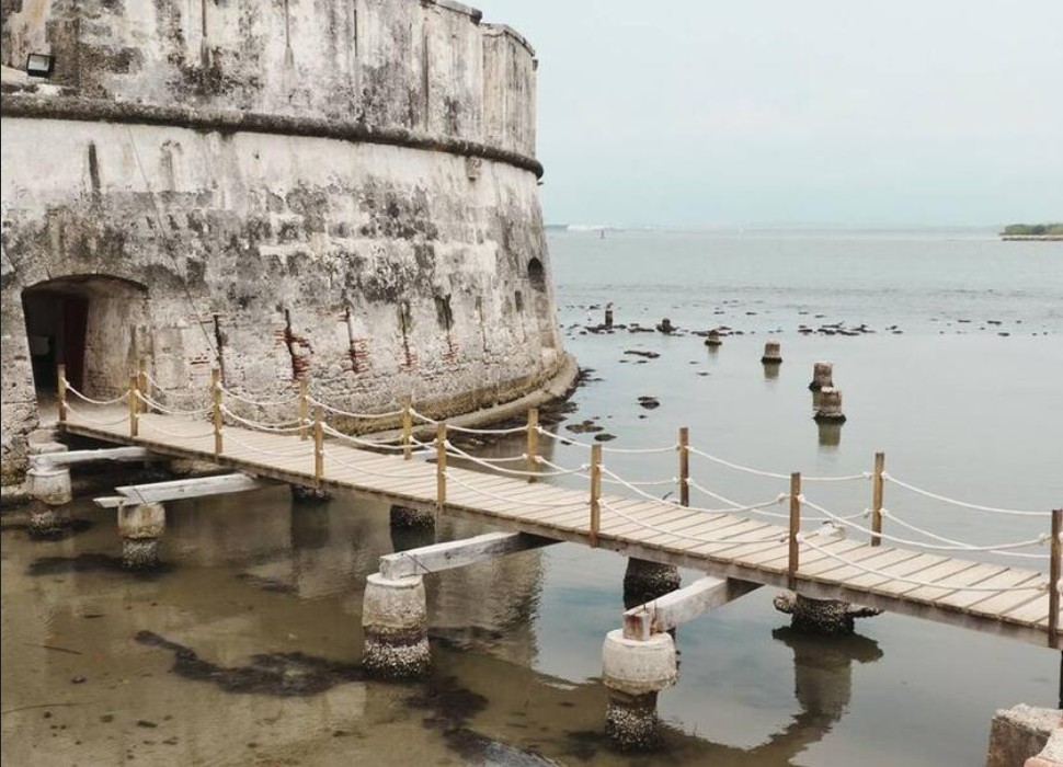 Blue Apple Beach – overview of pool and beach club