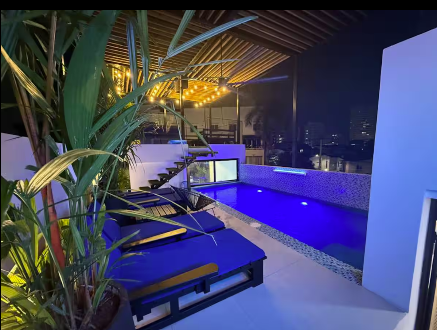 Rooftop pool at Rooftop Republic CTG