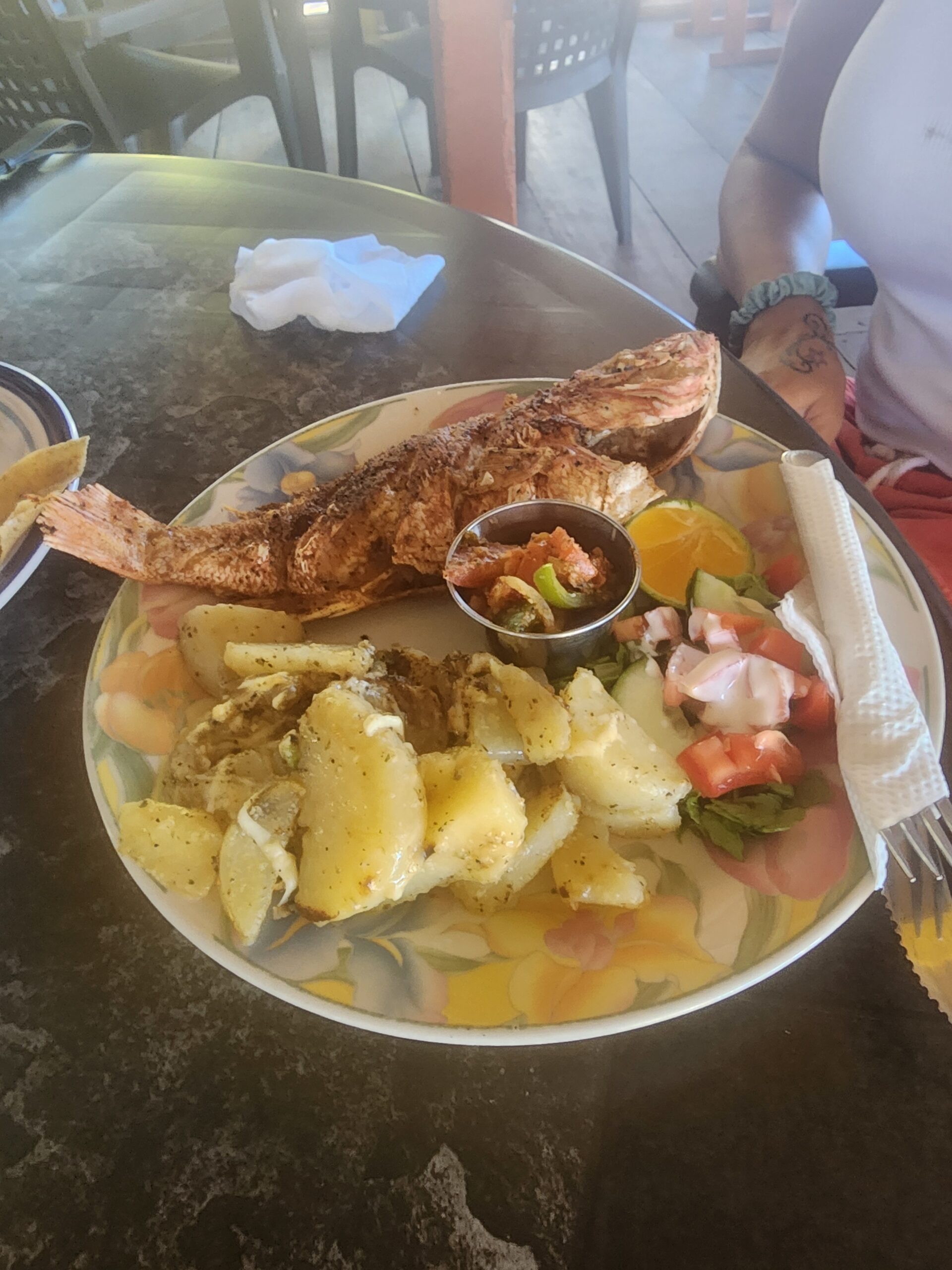 Food and drinks at Maximo’s Bar & Grill in Hopkins, Belize