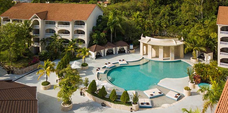 Presidential Suites – Puerto Plata pool and resort grounds