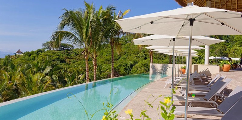 Infinity pool at Grand Matlali overlooking the bay