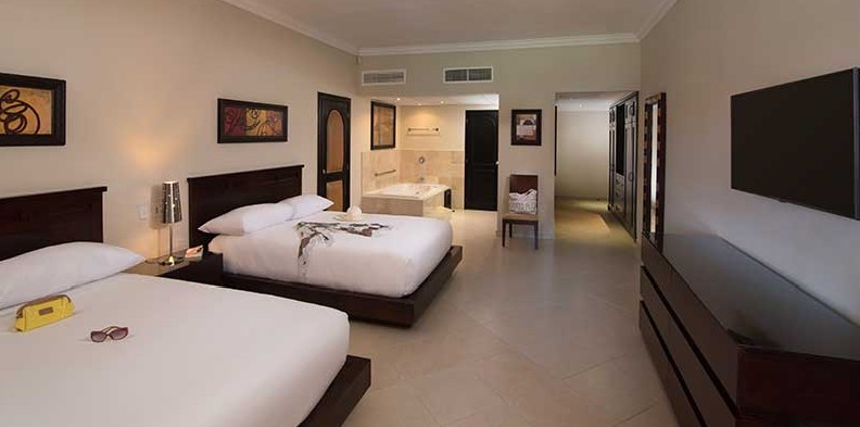 Presidential Suites queen bedroom