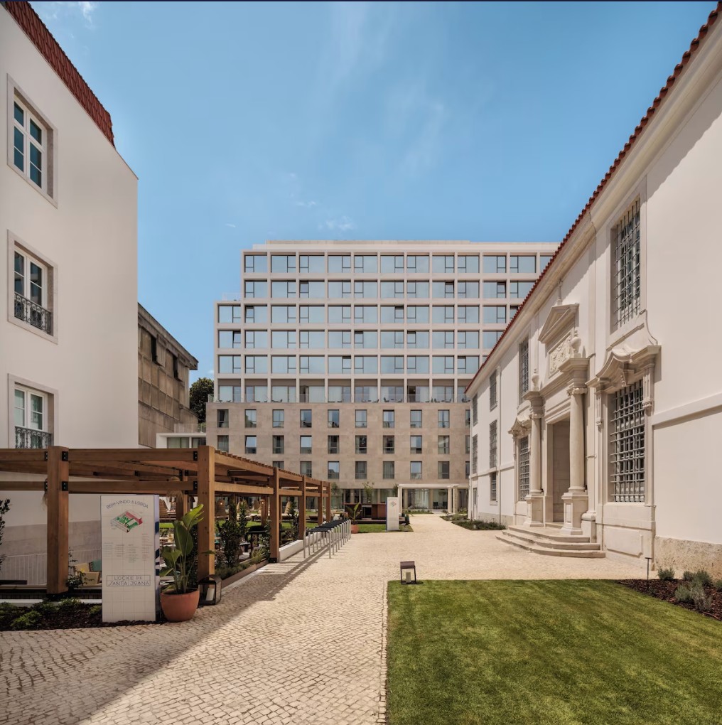 Dining and social spaces at Locke de Santa Joana